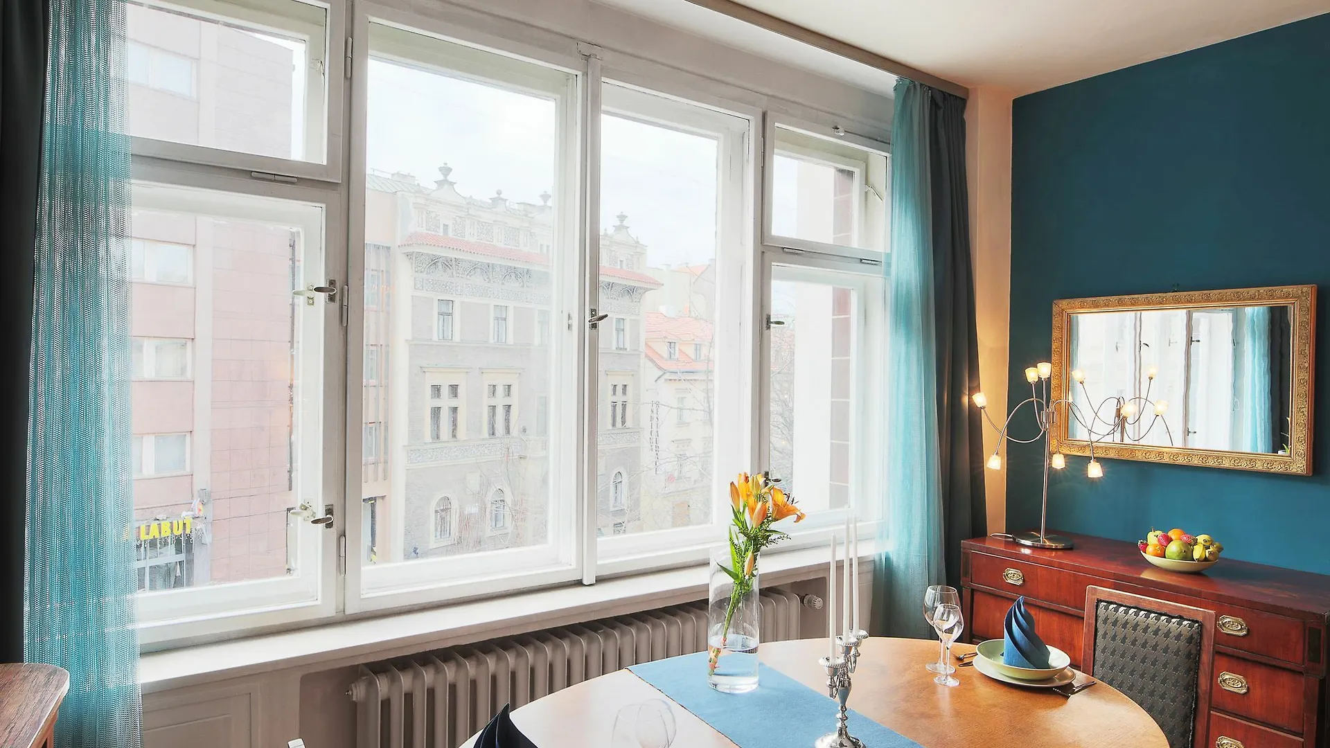 City Center Apartment For 7 People Walking Distance To Old Town By Eas براغ